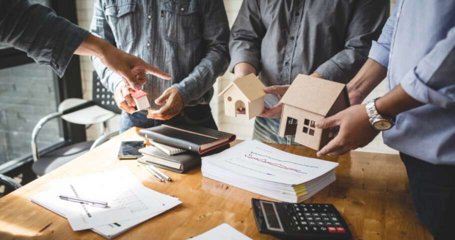 Difference-between-HFC-and-bank-Which-lender-should-you-opt-for-FB